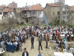 KAZANCI BELEDİYE BAŞKANI YEMEK VERDİ